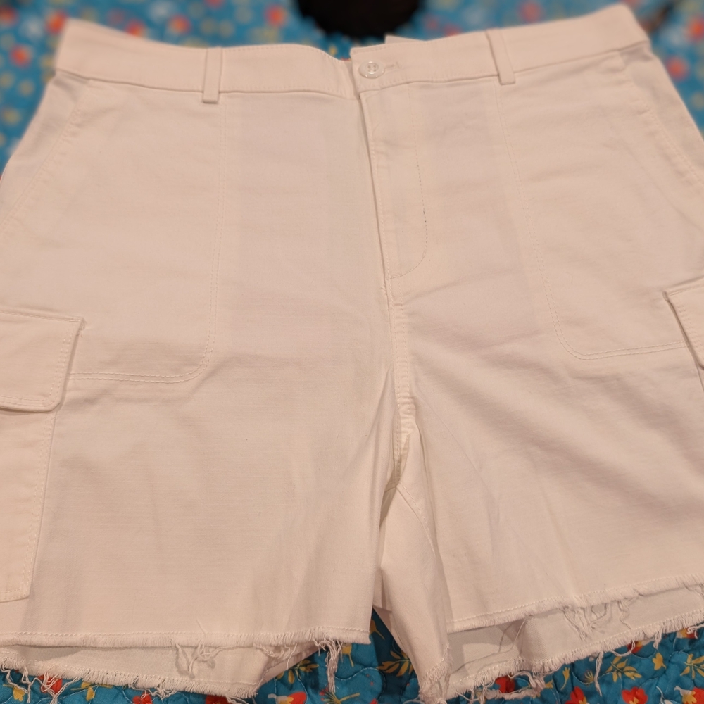 LOFT Women's Cream Cargo Shorts